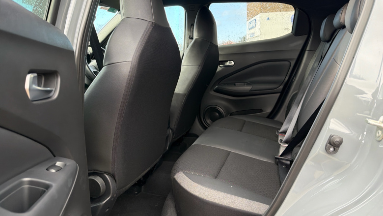 Nissan Juke 1.0 DiG-T N-Connecta 5dr Petrol Hatchback